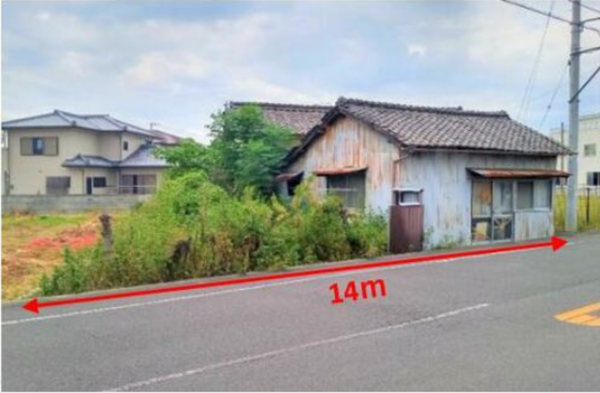 観音寺市柞田町、土地の前面道路を含む現地写真画像です