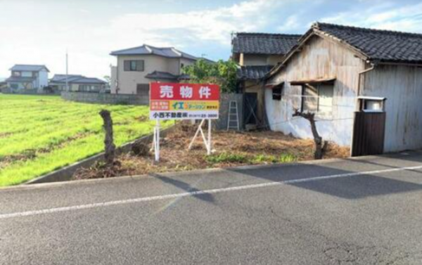 観音寺市柞田町、土地の前面道路を含む現地写真画像です