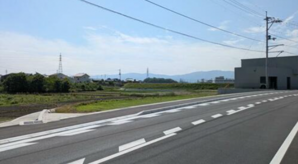 三豊市豊中町本山甲、土地の前面道路を含む現地写真画像です