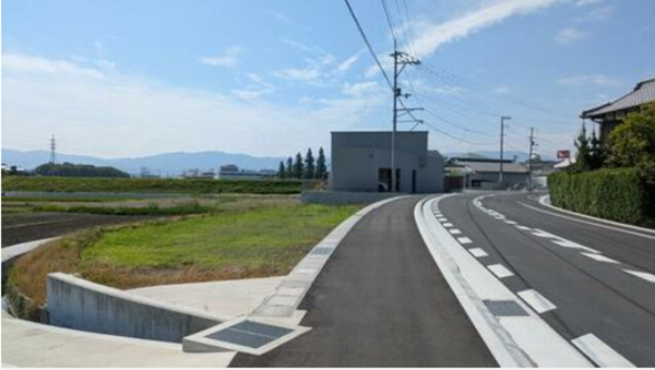 三豊市豊中町本山甲、土地の前面道路を含む現地写真画像です