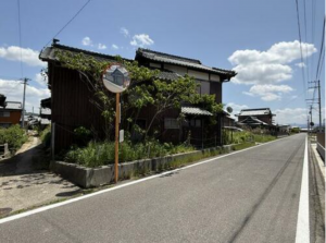 三豊市豊中町笠田笠岡、土地の前面道路を含む現地写真画像です