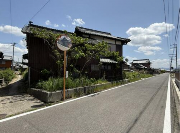 三豊市豊中町笠田笠岡、土地の前面道路を含む現地写真画像です