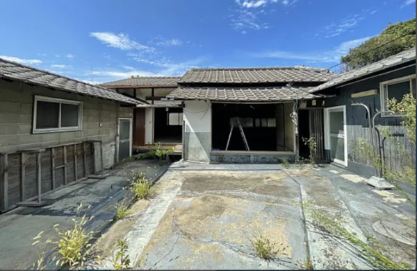 三豊市詫間町大浜、中古一戸建ての外観画像です