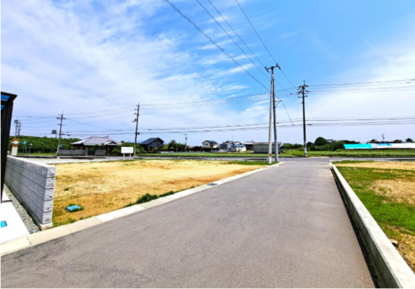 観音寺市大野原町大野原、土地の前面道路を含む現地写真画像です