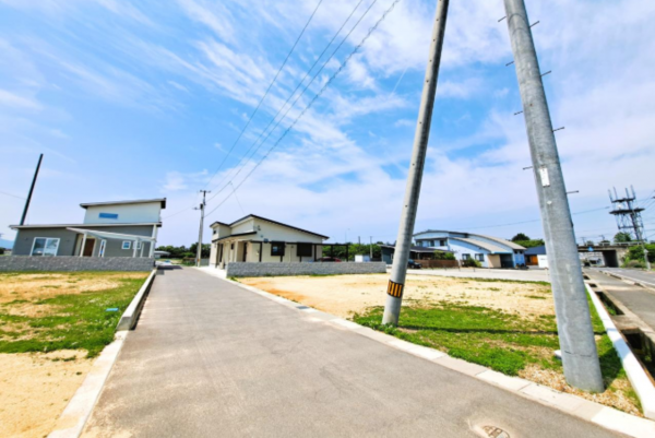 観音寺市大野原町大野原、土地の前面道路を含む現地写真画像です