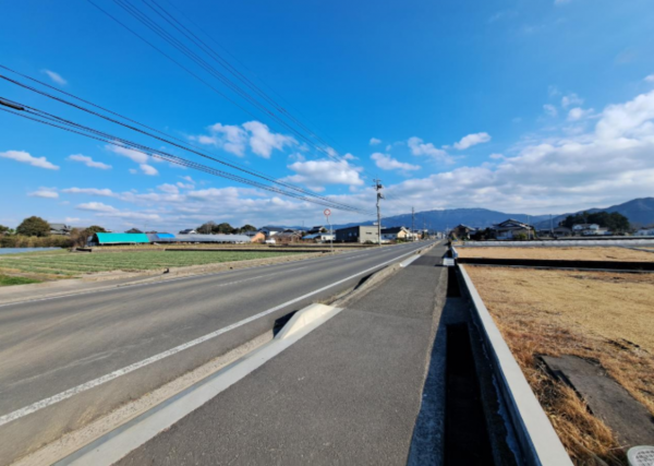 観音寺市大野原町大野原、土地の前面道路を含む現地写真画像です