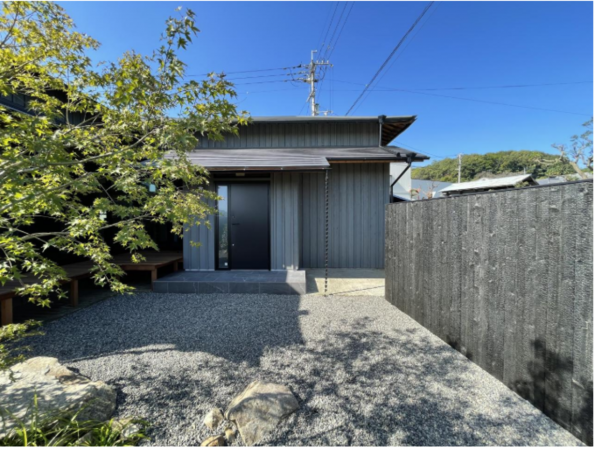 三豊市高瀬町比地中、中古一戸建ての外観画像です