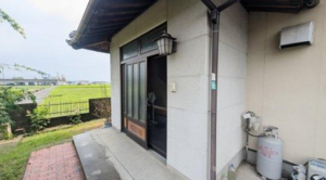 三豊市豊中町上高野、中古一戸建ての玄関画像です