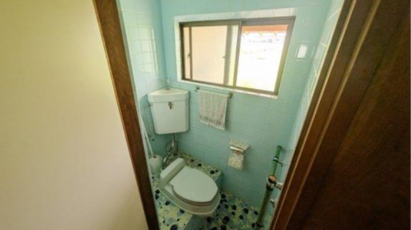 三豊市豊中町上高野、中古一戸建てのトイレ画像です