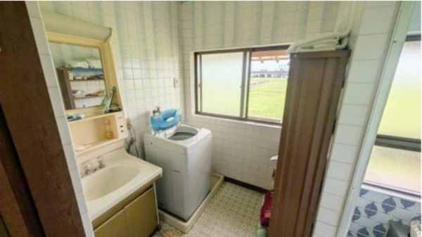 三豊市豊中町上高野、中古一戸建ての洗面画像です