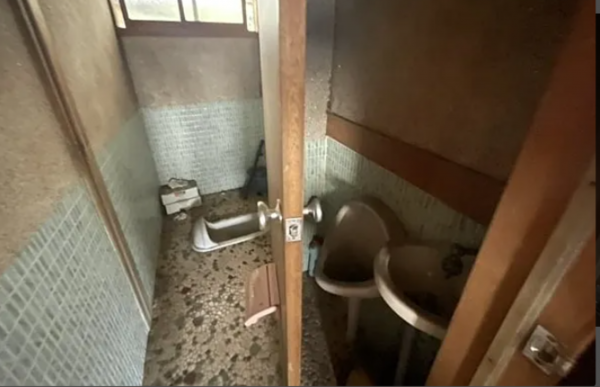 三豊市詫間町大浜、中古一戸建てのトイレ画像です
