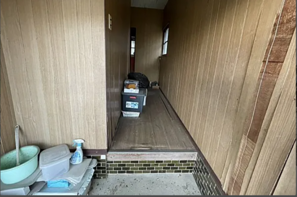 三豊市詫間町大浜、中古一戸建ての玄関画像です