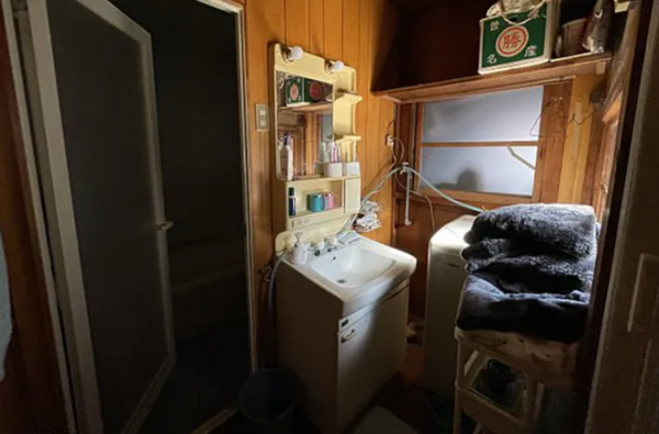 三豊市仁尾町仁尾己、中古一戸建ての洗面画像です