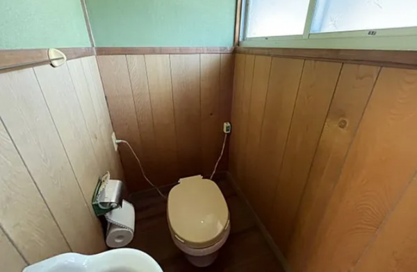 三豊市仁尾町仁尾己、中古一戸建てのトイレ画像です
