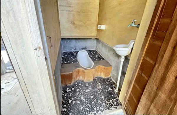 三豊市仁尾町仁尾丁、中古一戸建てのトイレ画像です
