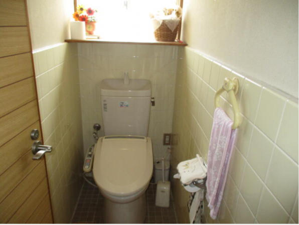 観音寺市原町、中古一戸建てのトイレ画像です