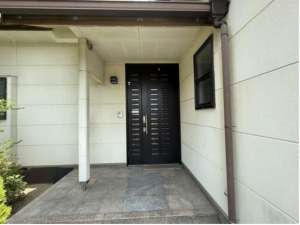 三豊市高瀬町羽方、中古一戸建ての玄関画像です