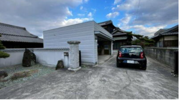 三豊市三野町大見、中古一戸建ての駐車場画像です