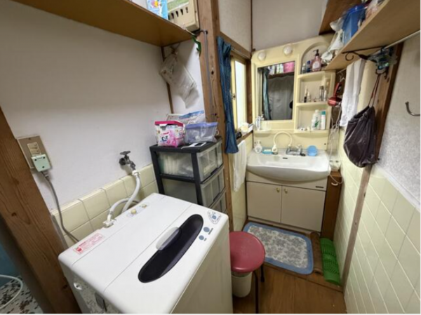 観音寺市八幡町、中古一戸建ての洗面画像です