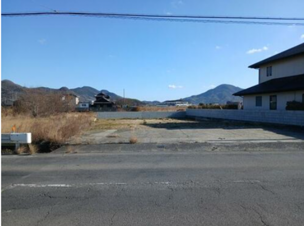 三豊市三野町下高瀬、土地の前面道路を含む現地写真画像です