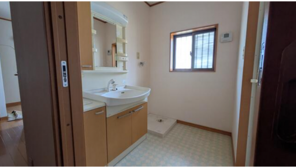 観音寺市村黒町、中古一戸建ての洗面画像です