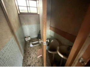 三豊市詫間町大浜、中古一戸建てのトイレ画像です