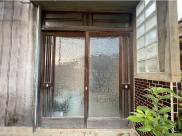 三豊市詫間町大浜、中古一戸建ての玄関画像です