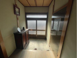 三豊市詫間町詫間、中古一戸建ての玄関画像です
