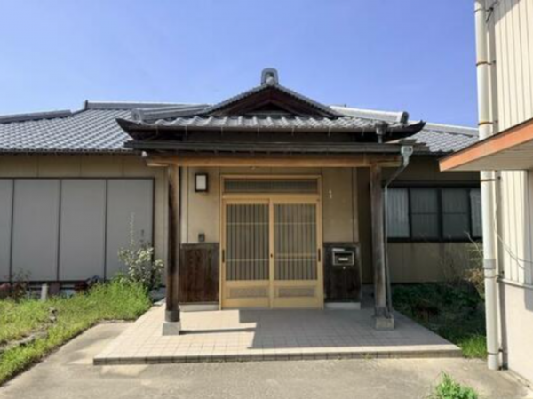 三豊市豊中町上高野、中古一戸建ての玄関画像です