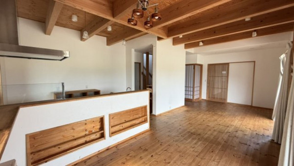 三豊市豊中町笠田笠岡、中古一戸建ての居間画像です