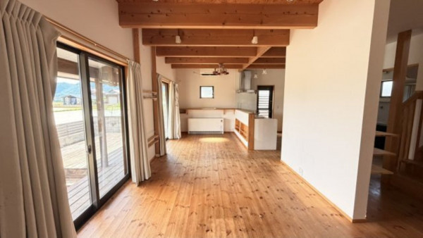 三豊市豊中町笠田笠岡、中古一戸建ての居間画像です