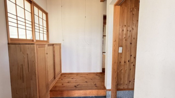 三豊市豊中町笠田笠岡、中古一戸建ての玄関画像です