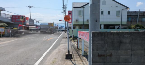 観音寺市柞田町、中古一戸建ての前面道路を含む現地写真画像です