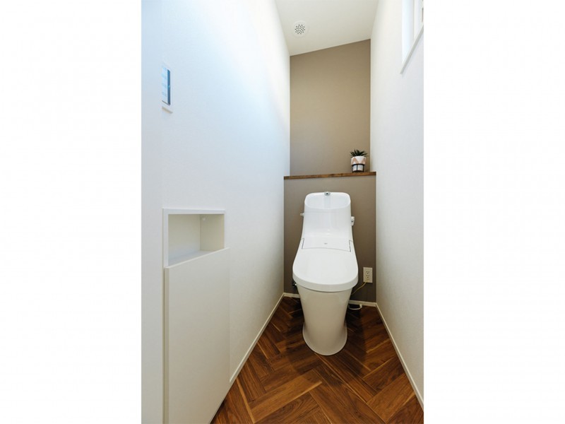 【トイレ】トイレはウォシュレット付き、暖房便座など機能が盛りだくさんです。
