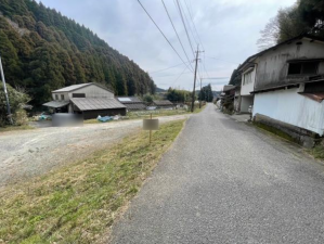 佐賀市富士町、土地の前面道路を含む現地写真画像です