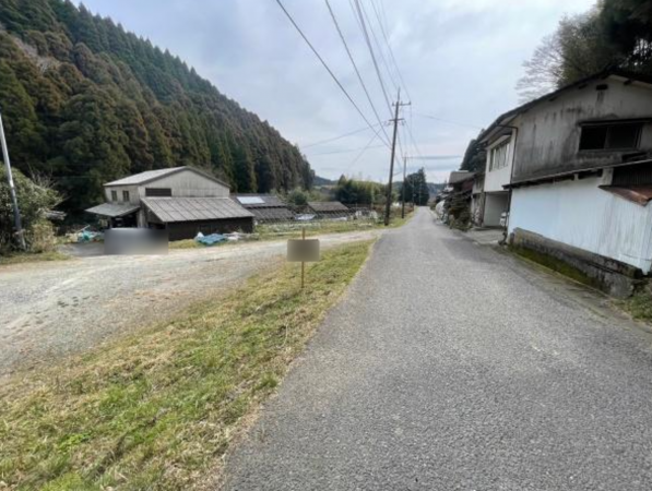 佐賀市富士町、土地の前面道路を含む現地写真画像です