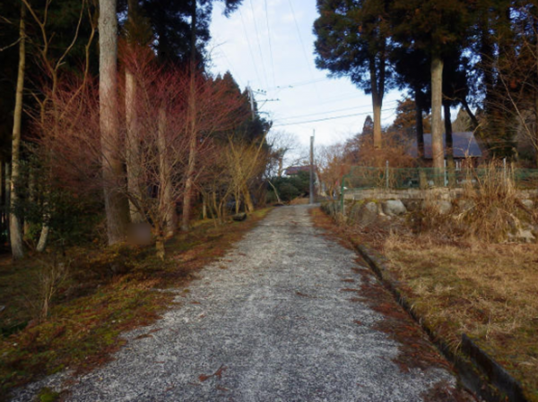佐賀市富士町、土地の前面道路を含む現地写真画像です