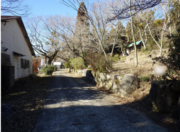佐賀市富士町、土地の前面道路を含む現地写真画像です