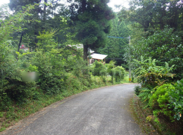 佐賀市富士町、土地の前面道路を含む現地写真画像です