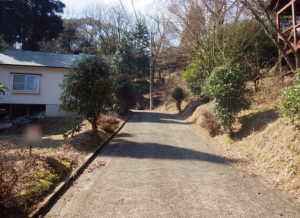 佐賀市富士町、土地の前面道路を含む現地写真画像です