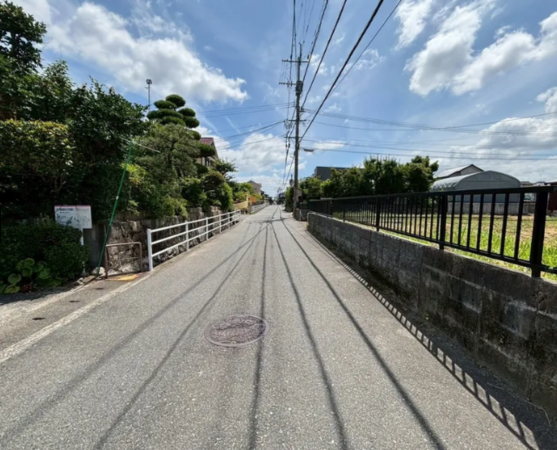 佐賀市大和町、土地の前面道路を含む現地写真画像です