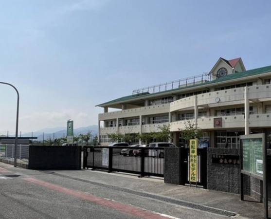 佐賀市金立町、土地の中学校画像です