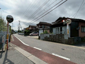 佐賀市大和町、土地の前面道路を含む現地写真画像です