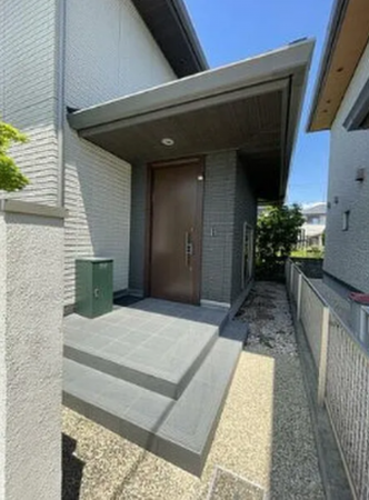 佐賀市高木瀬東、中古一戸建ての玄関画像です
