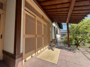 佐賀市富士町、中古一戸建ての玄関画像です