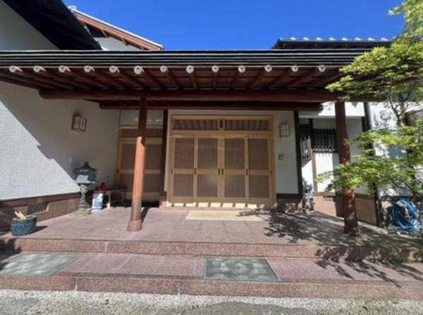 佐賀市富士町、中古一戸建ての玄関画像です