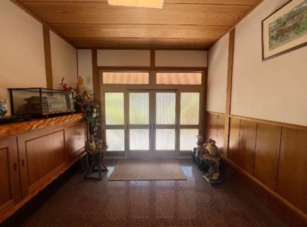 佐賀市富士町、中古一戸建ての玄関画像です