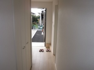 佐賀市開成、新築一戸建ての玄関画像です