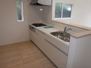 佐賀市開成、新築一戸建てのキッチン画像です