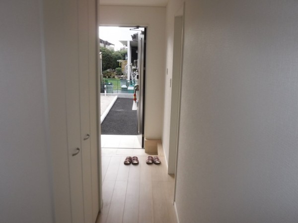 佐賀市開成、新築一戸建ての玄関画像です